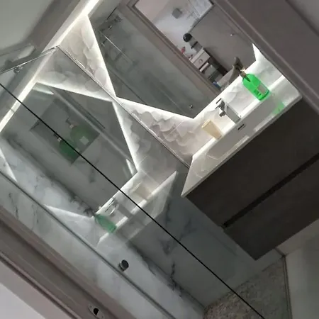 Station - Self Checkin